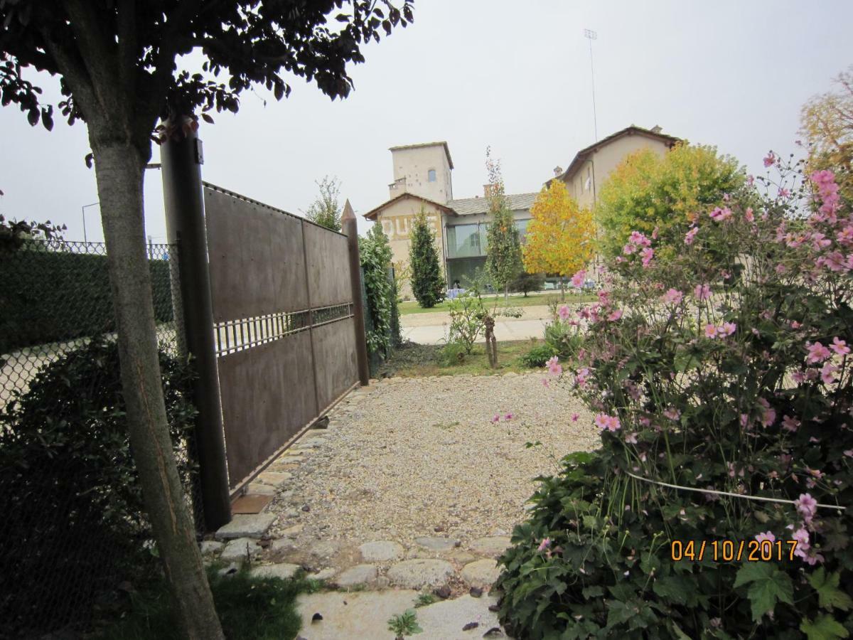 Casa Torre Allera Cuneo Esterno foto